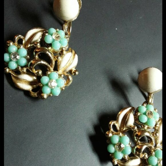 Antique 1920s, Pair of  Enameled Flower Earrings - Picture 1 of 3